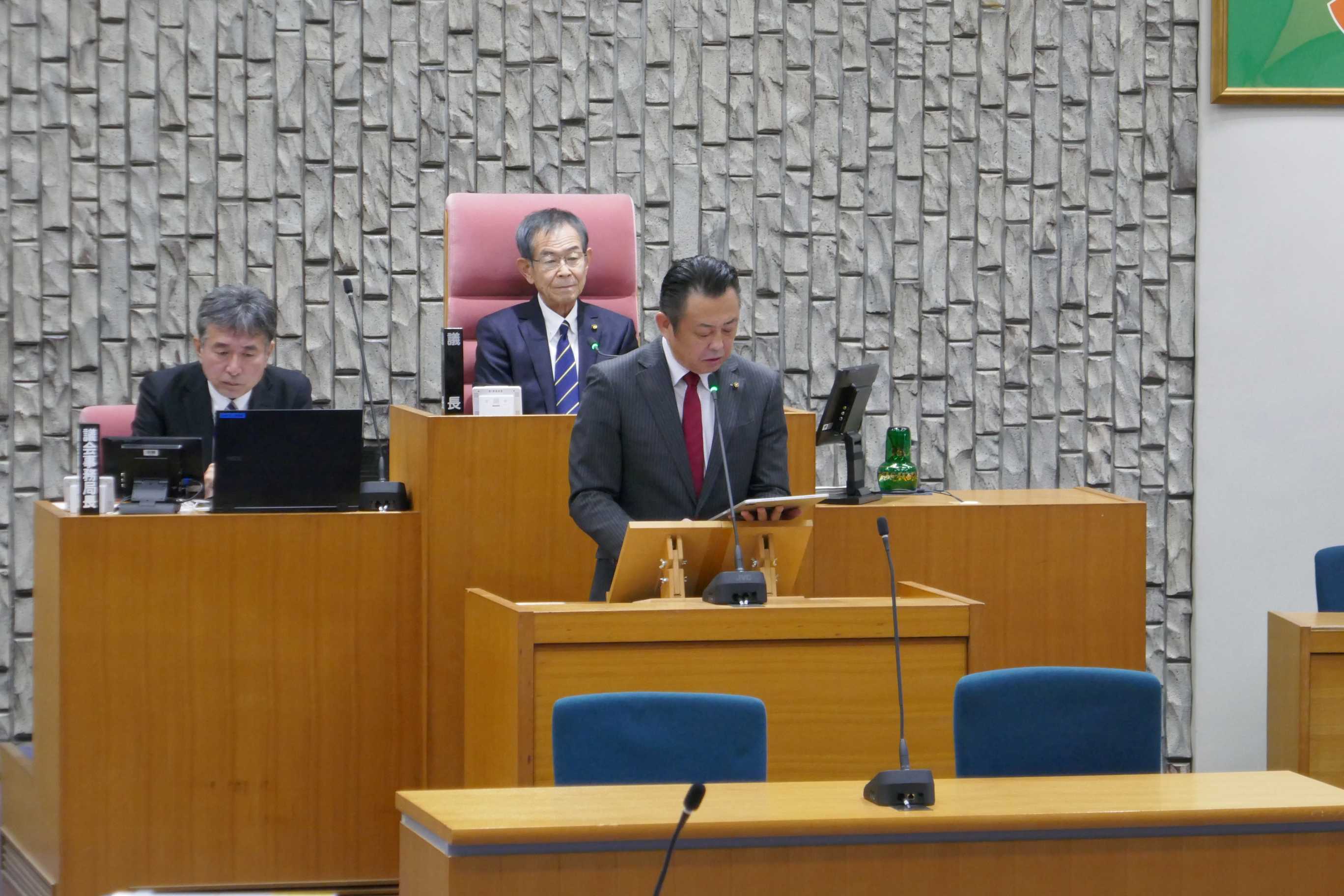 一般質問5人が議論を展開