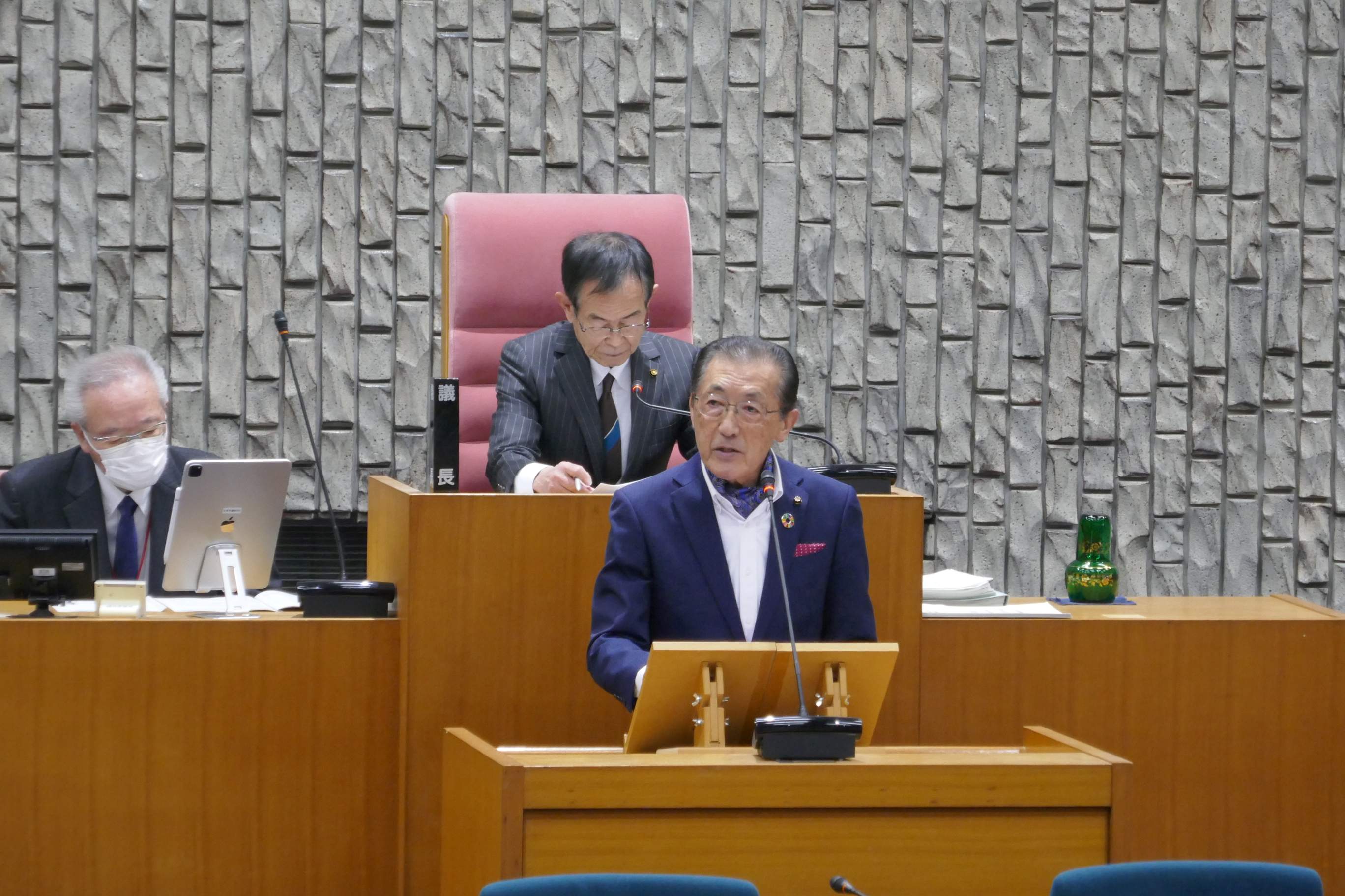 一般質問5人が議論を展開