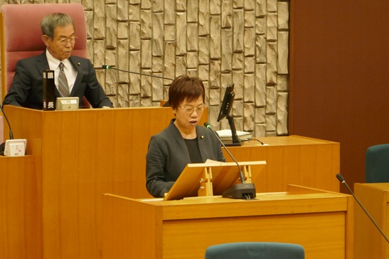 一般質問4人が議論を展開