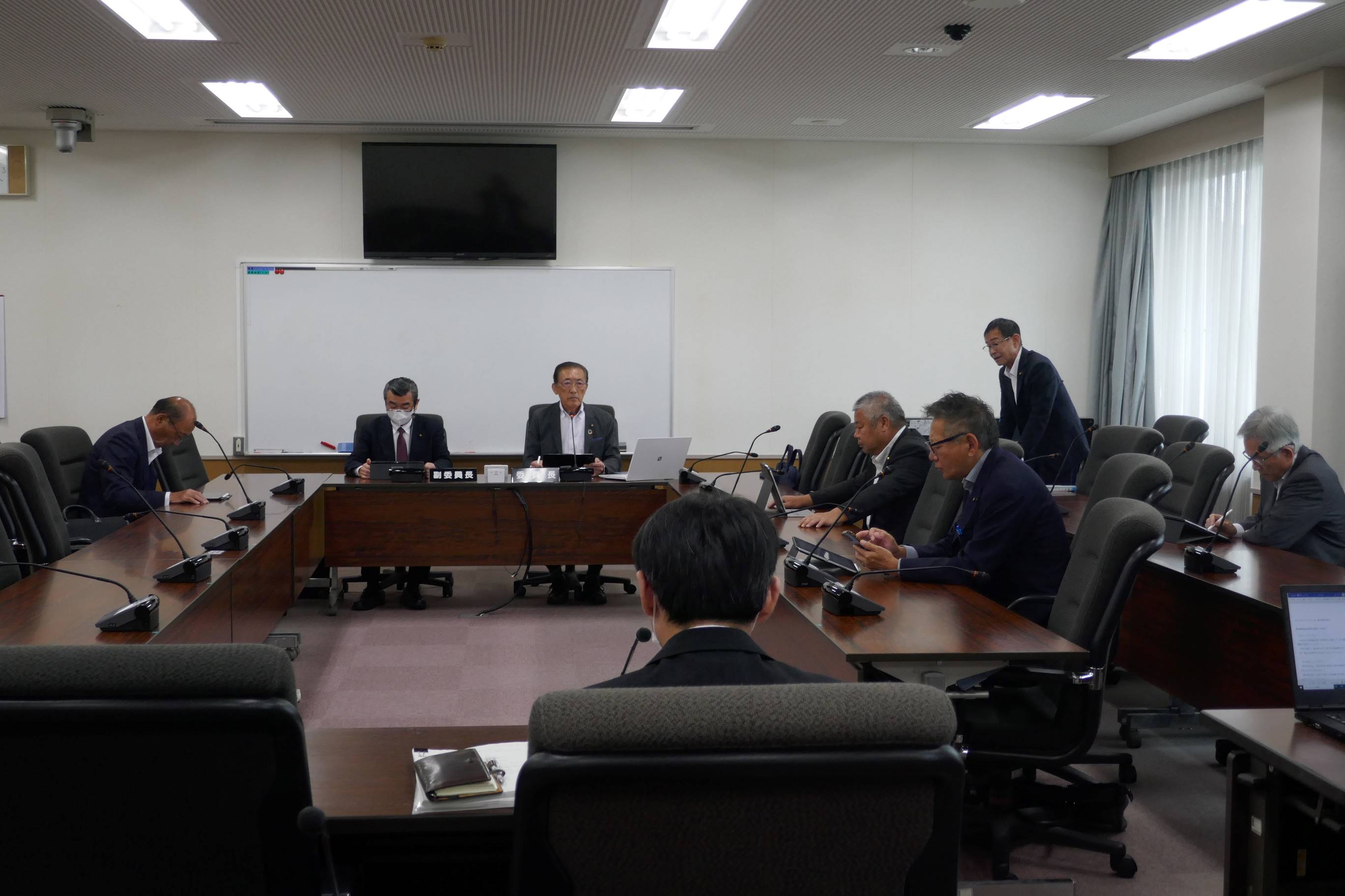 議会運営委員会で第２回定例会の会期日程を申し合わせました